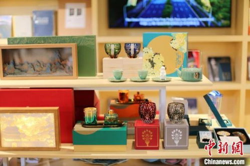 国际范 国潮风 交相辉映 探访2024上海书展的艺术风景线与文化用品